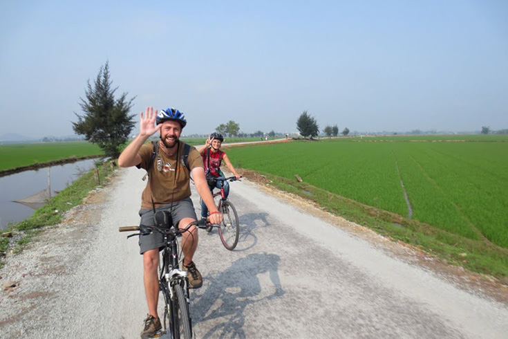 Hanoi Countryside E-bike Tour But Thap Pagoda Dong Ho Village